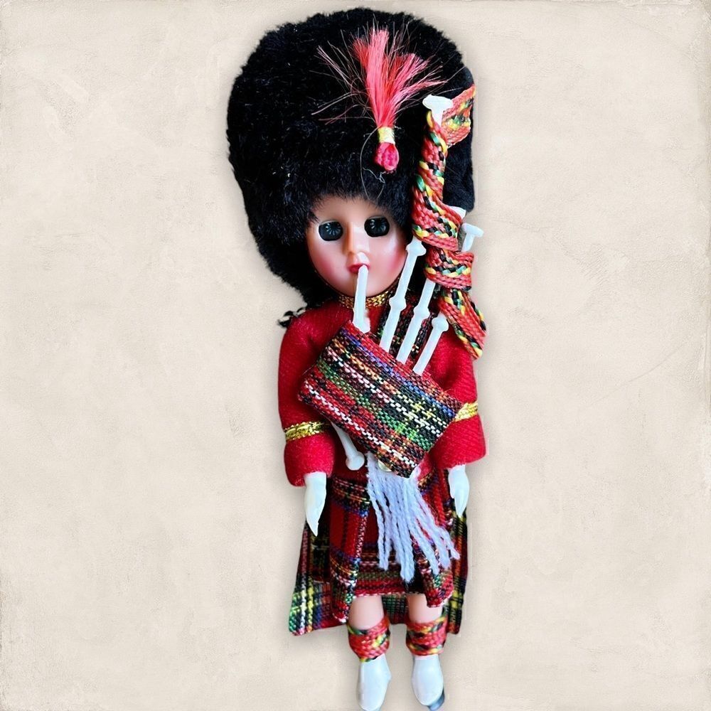 Vintage Scottish Bagpiper Doll with Movable Arms and Sleepy Eyes in Original Box